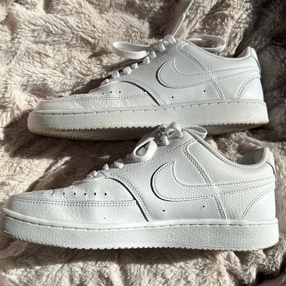 Nike Court Vision Low Sneaker- Excellent condition - Picture 6 of 10